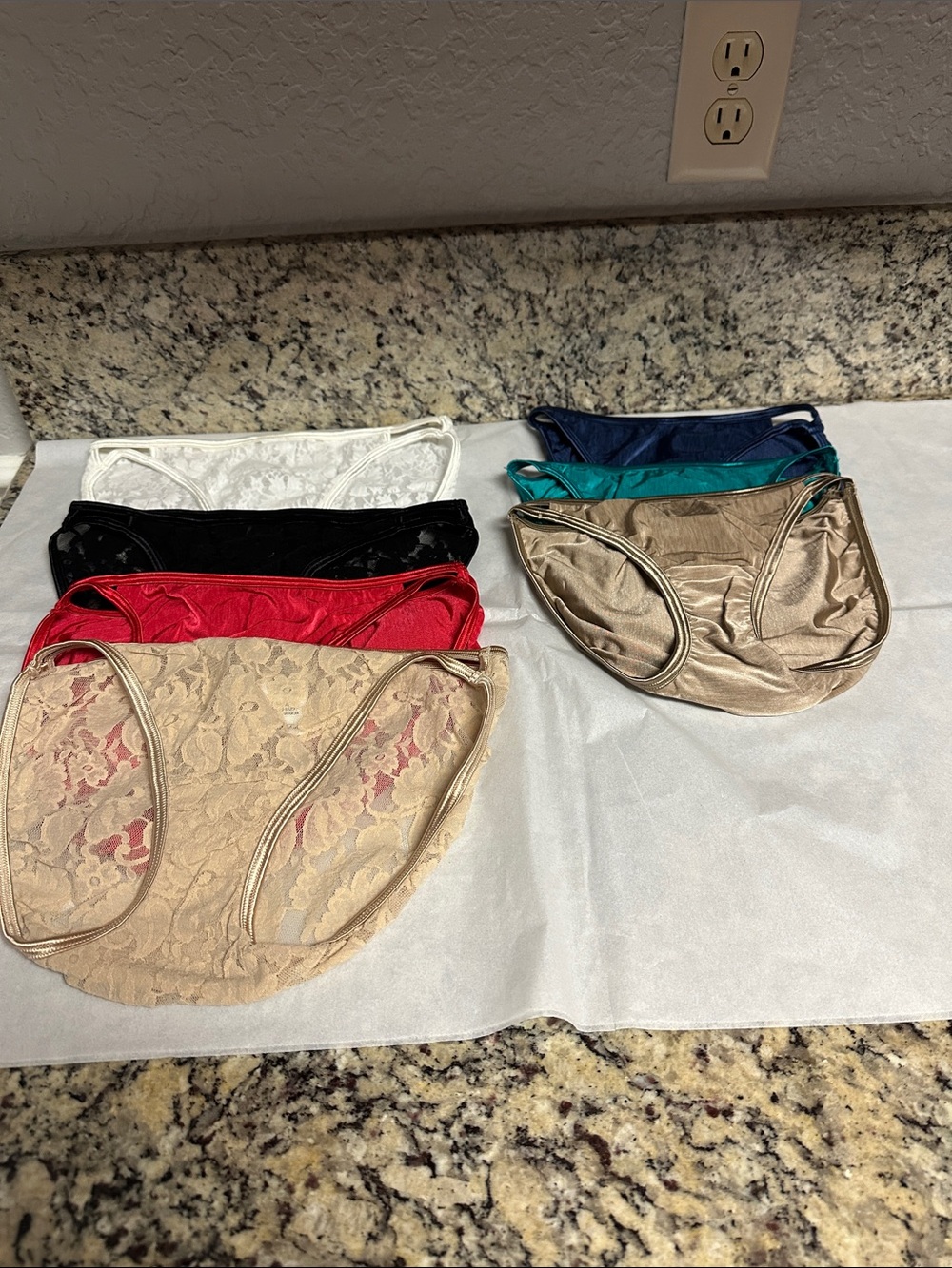 Pack of Women’s Lace & Satin Bikini Panties - Multiple Colors lot of 7 medium/6